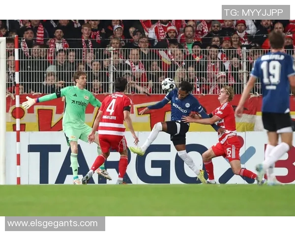 海牙主场迎战海伦芬争夺荷甲联赛宝贵积分之战