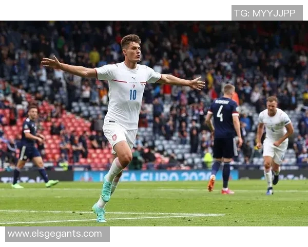 美国与捷克下半场精彩对决分析及赛况回顾 美国与捷克下半场精彩对决分析及赛况回顾